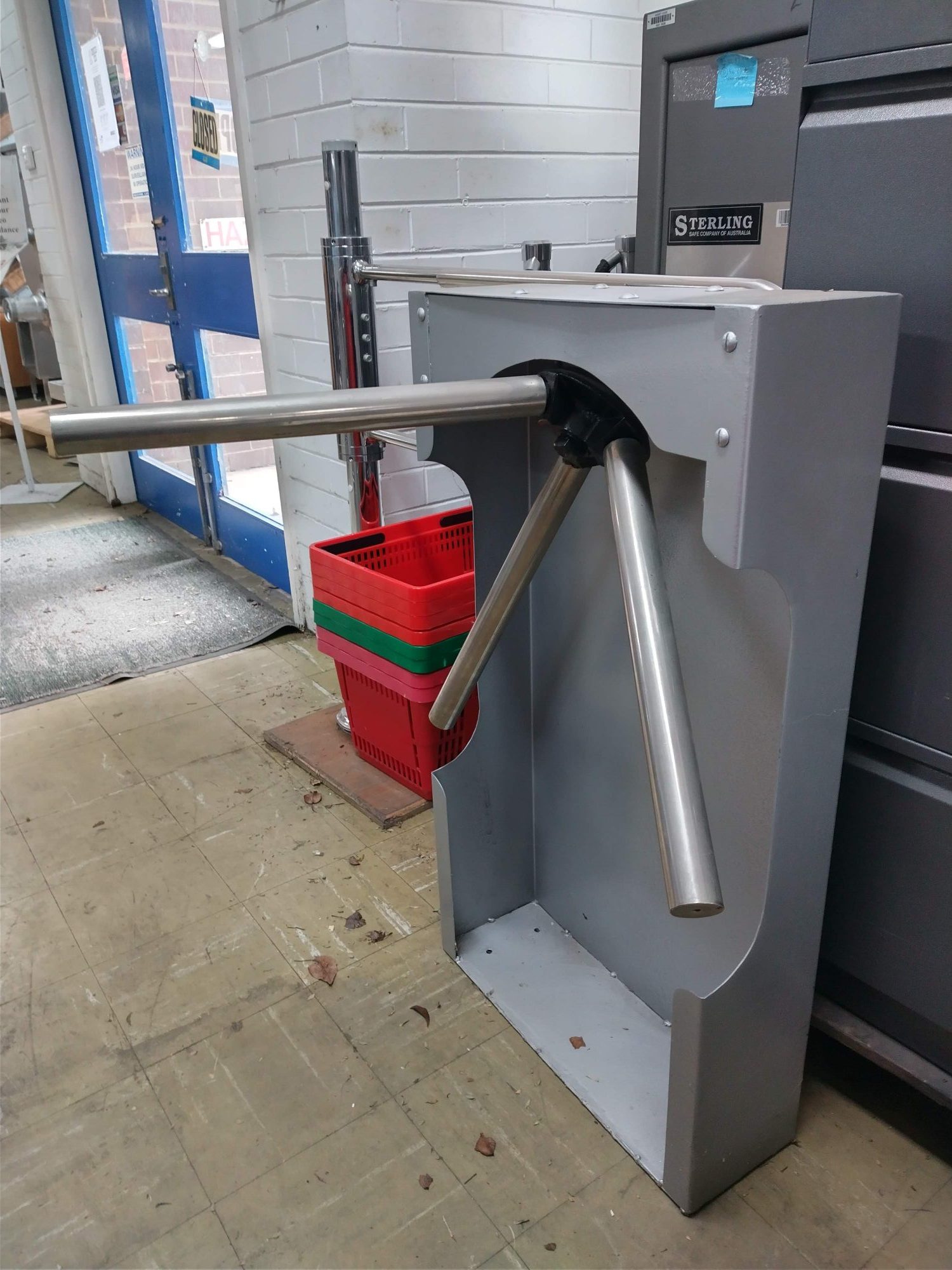 Chrome Tube Railing Affordable Shelving